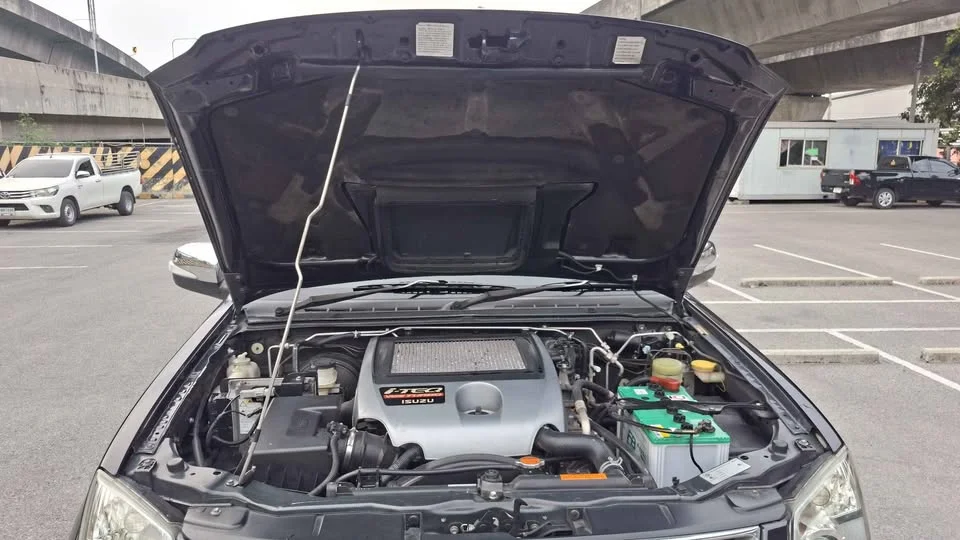 2013 Isuzu MU-7 2