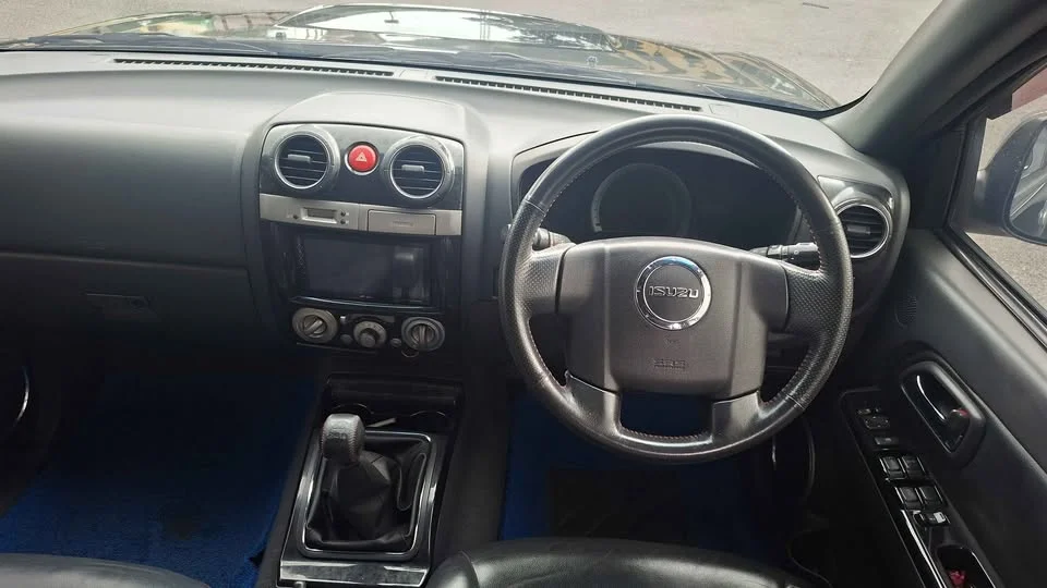 2013 Isuzu MU-7 3