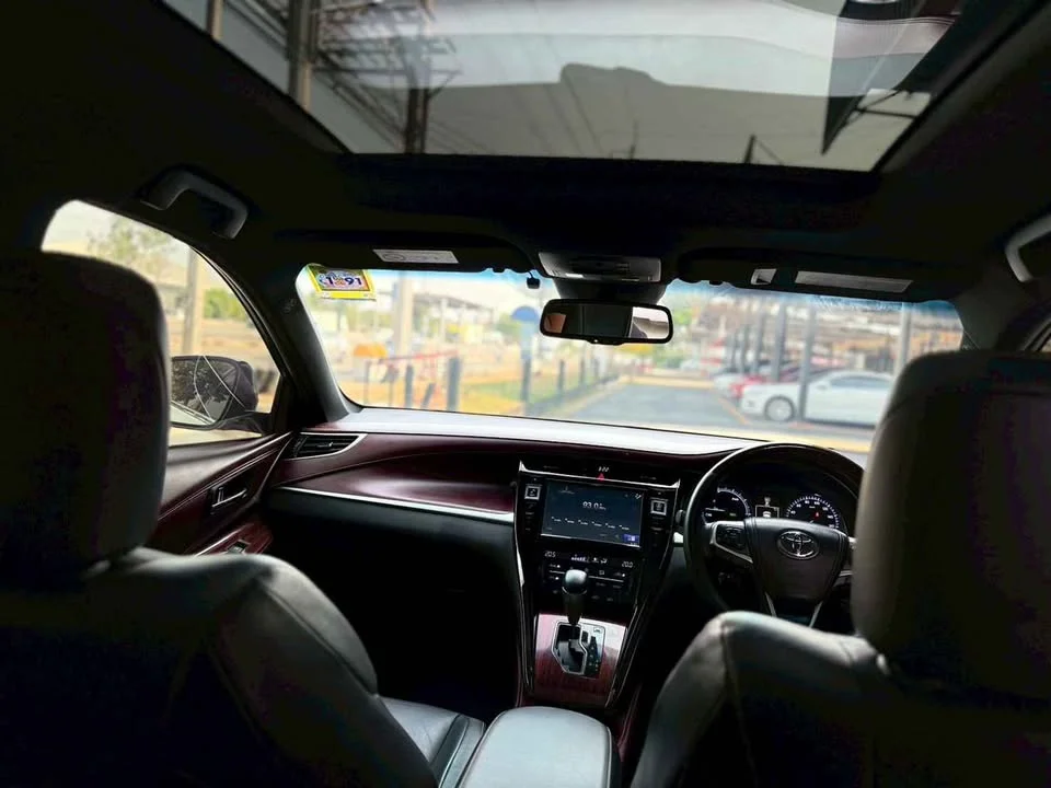 2015 Toyota Harrier III 2