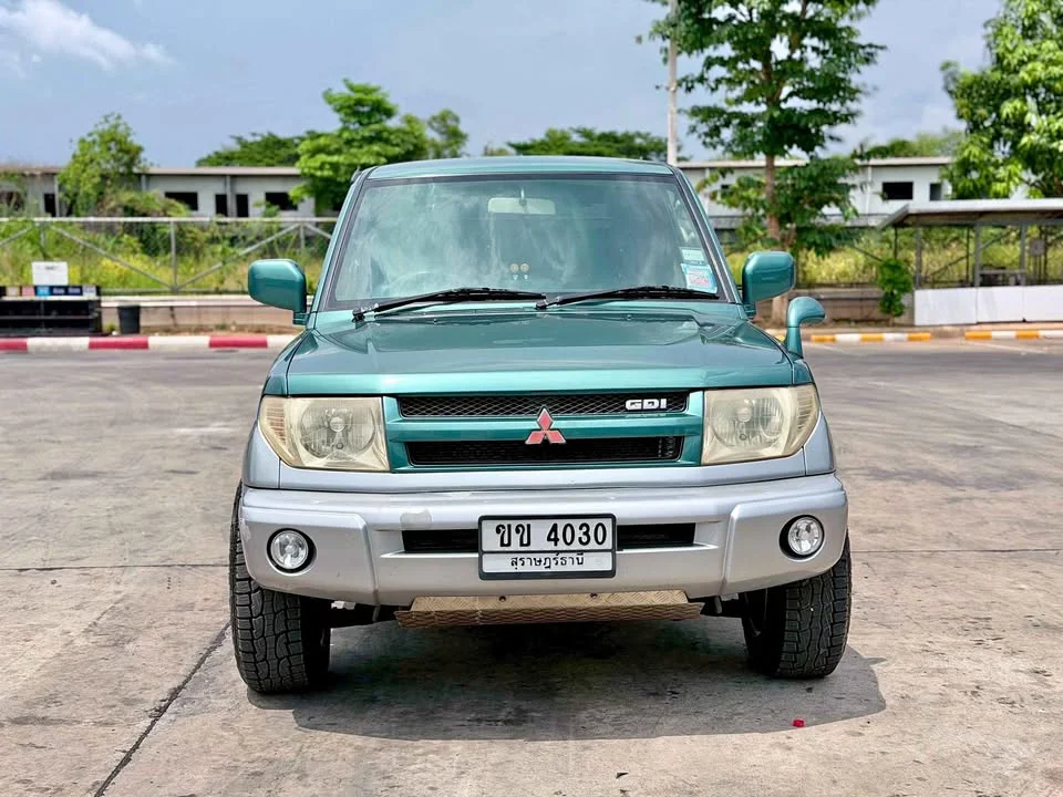 2005 Mitsubishi Pajero iO 2
