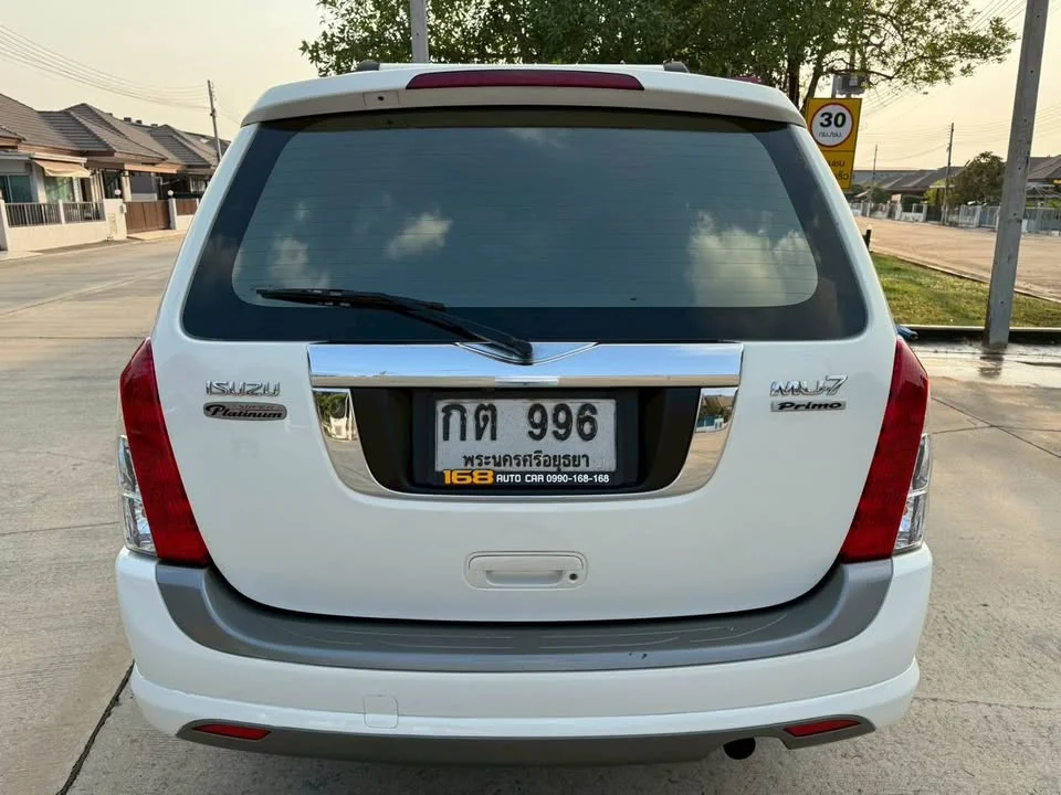 2009 Isuzu MU-7 3