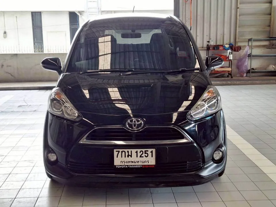 2018 Toyota Sienta II 2