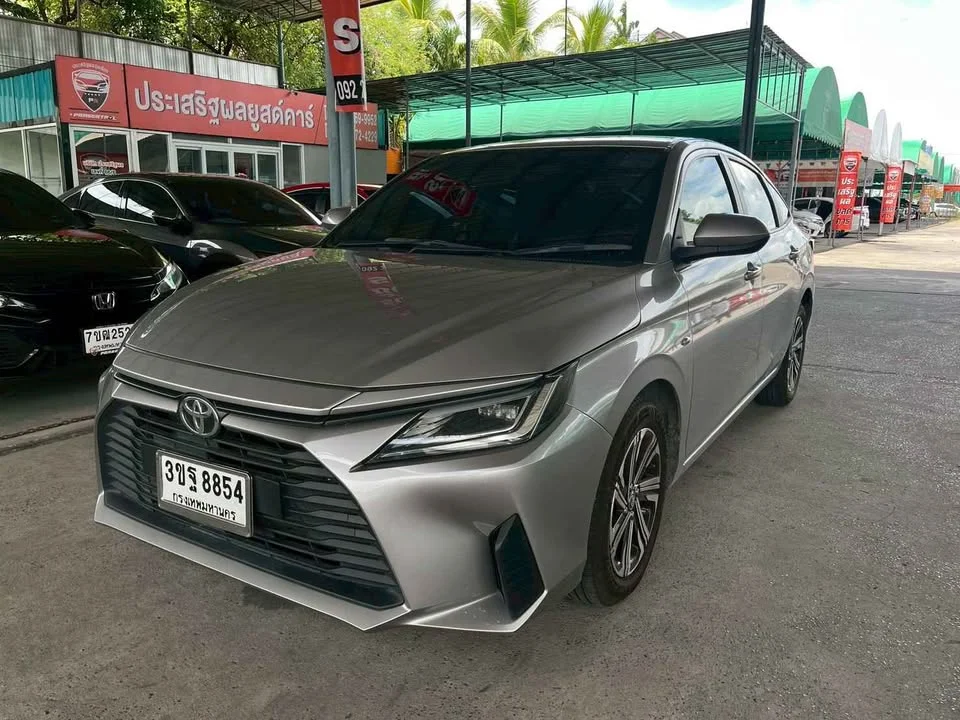 2022 Toyota Yaris ATIV IV 3