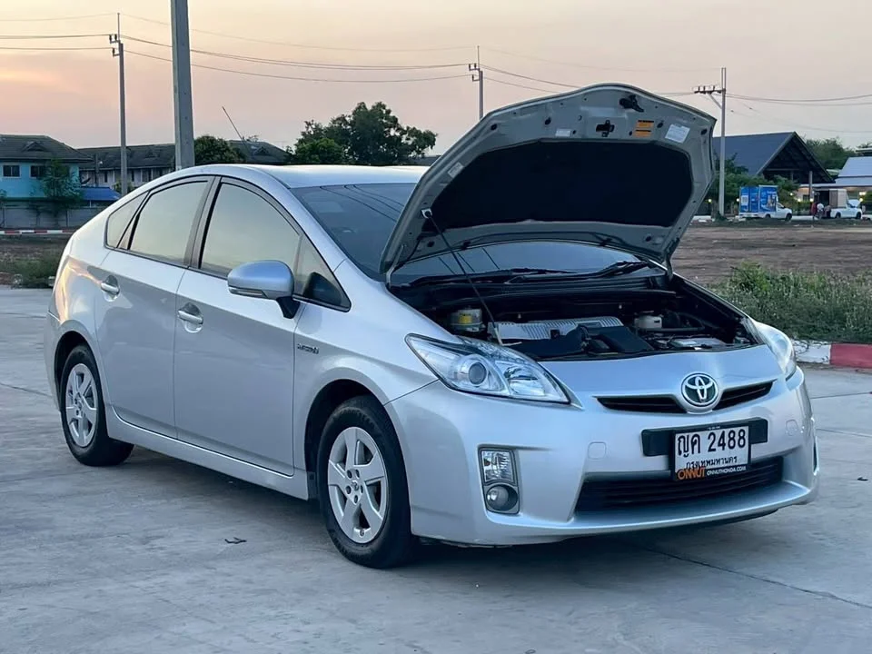 2011 Toyota Prius III 2