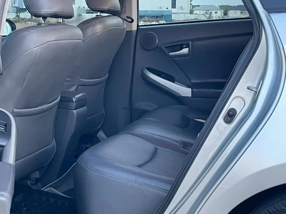 2011 Toyota Prius III 3