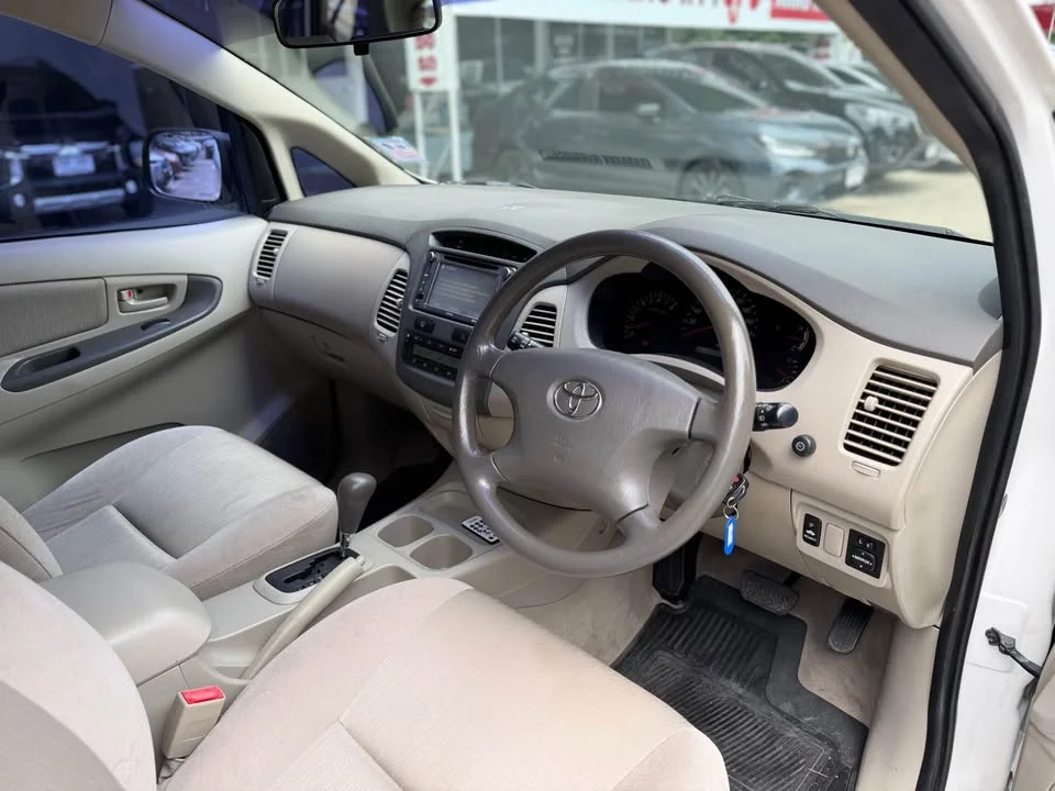 2011 Toyota Innova I 2