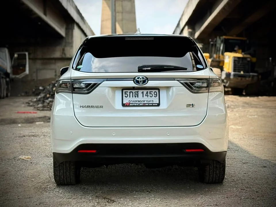 2015 Toyota Harrier III 2