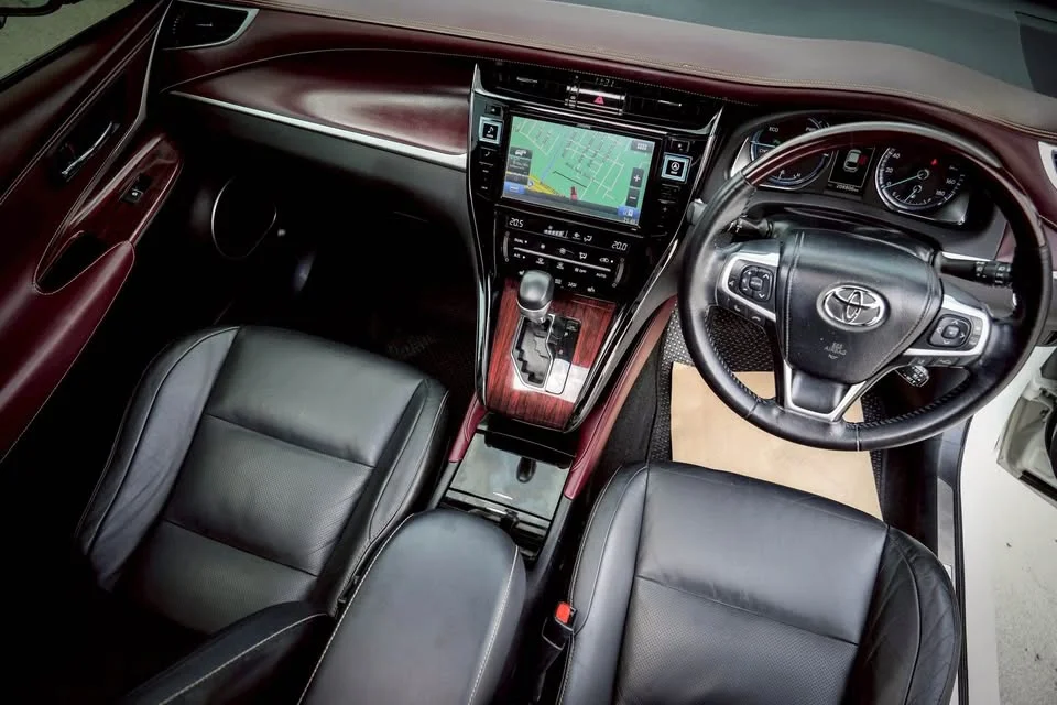 2015 Toyota Harrier III 3