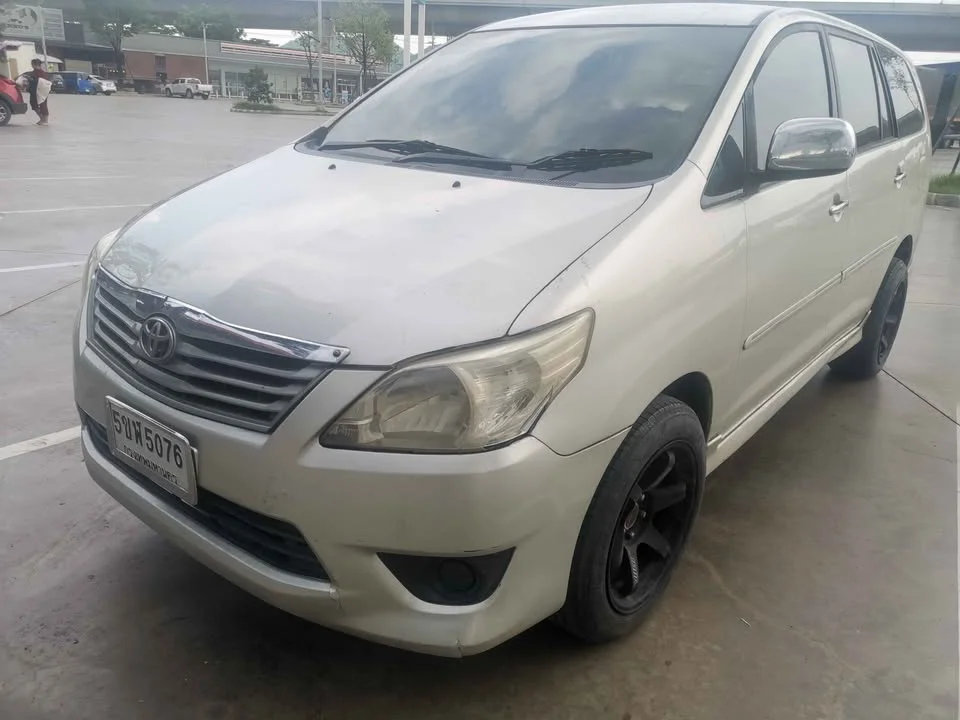 2011 Toyota Innova I 3