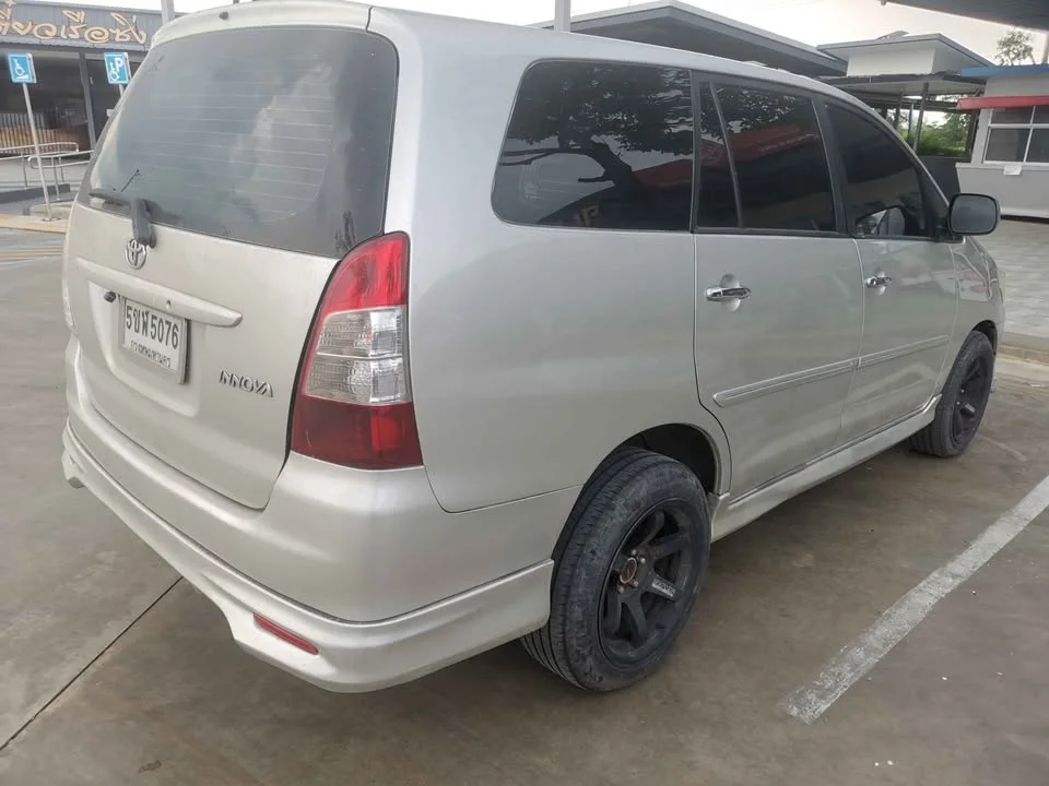 2011 Toyota Innova I 2