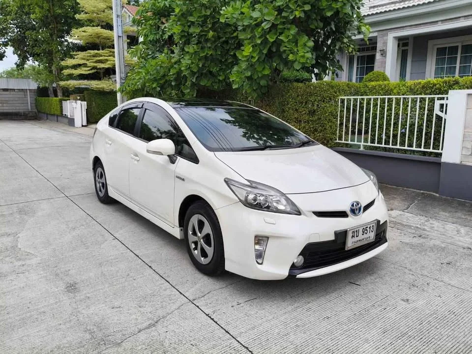 2012 Toyota Prius III 2