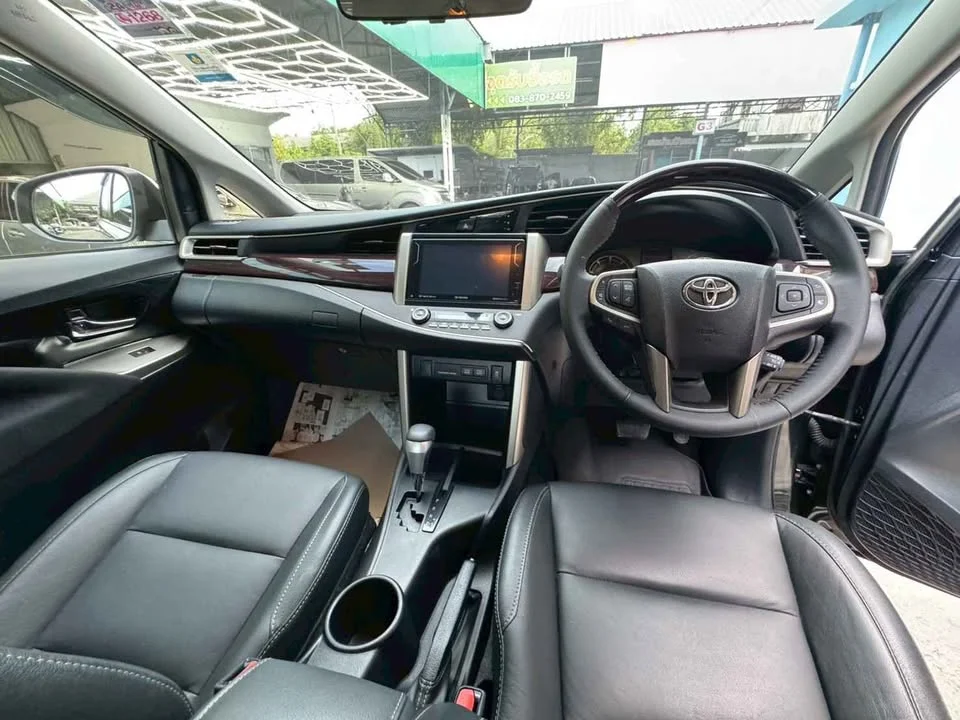 2020 Toyota Innova II 2