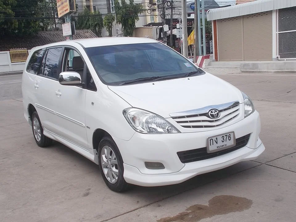 2011 Toyota Innova I 2