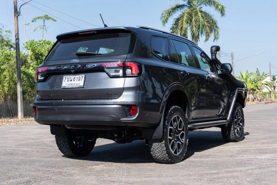2023 Ford Everest III 3