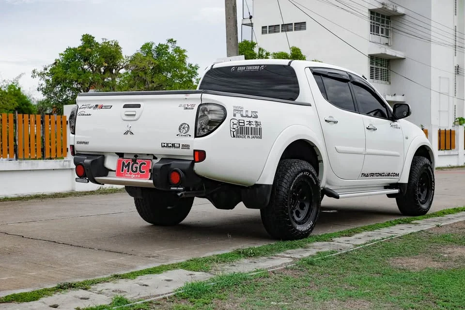 2014 Mitsubishi Triton IV 3