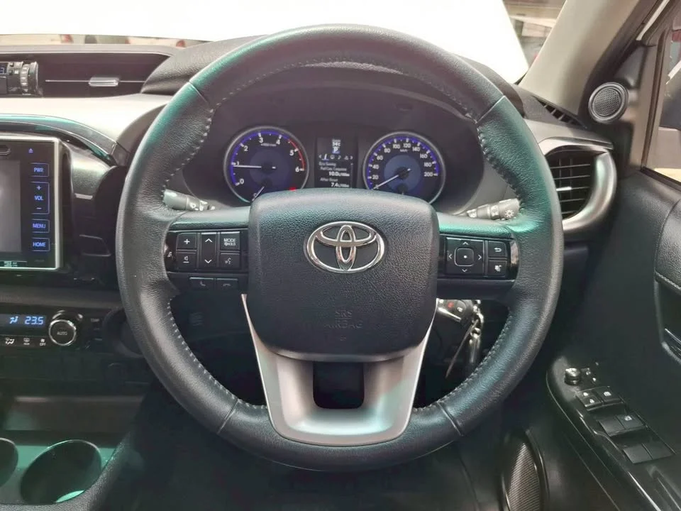 2017 Toyota Hilux VIII 3