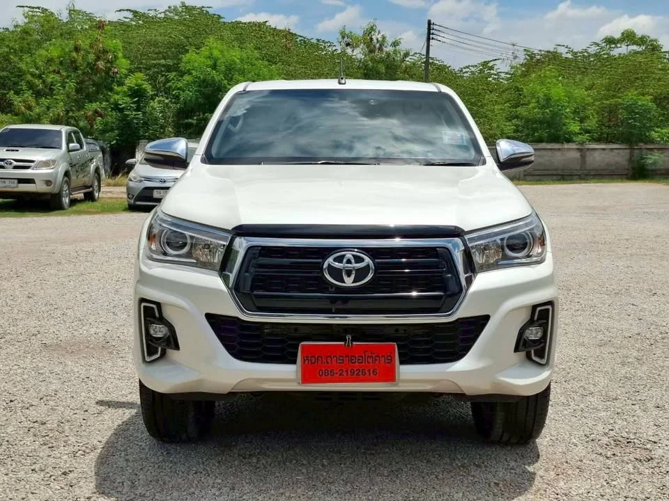 2017 Toyota Hilux VIII 2