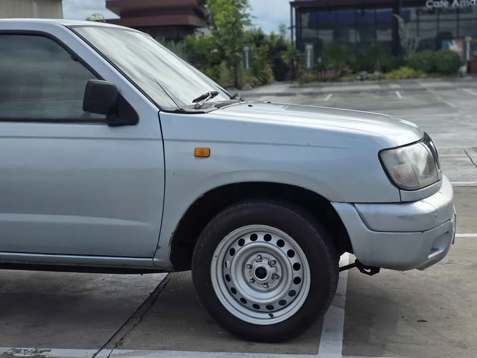 2001 Nissan Frontier I 2