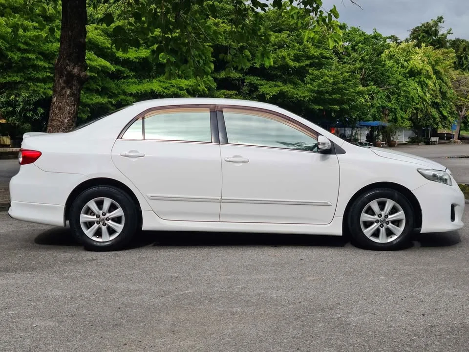 2011 Toyota Corolla Altis X (E140) 3