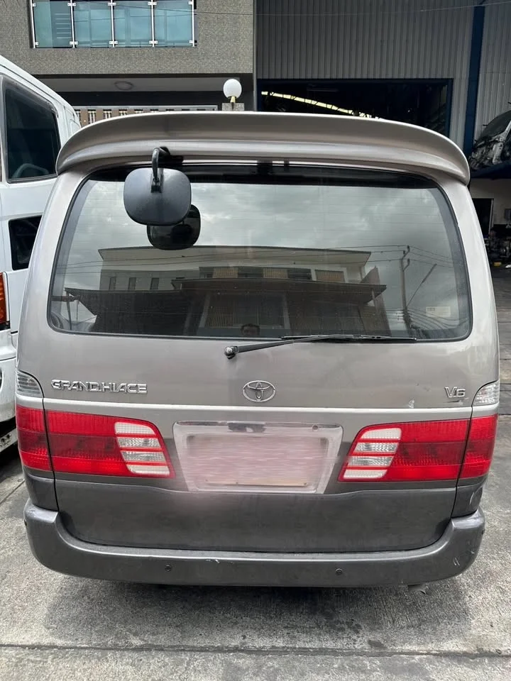 2010 Toyota Granvia H100 3