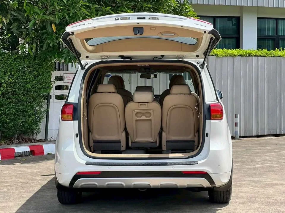 2015 Kia Carnival III 2