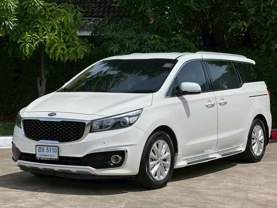 2015 Kia Carnival III 3
