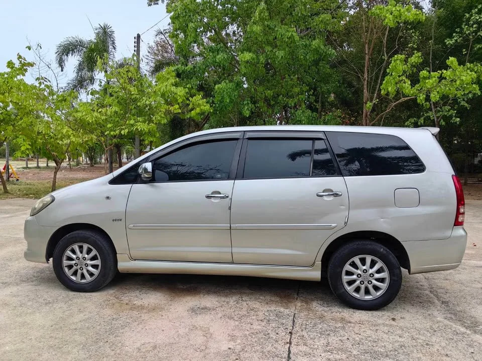 2009 Toyota Innova I 2