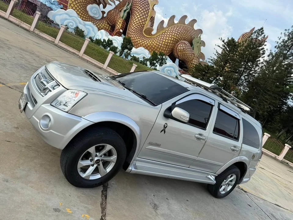 2007 Isuzu MU-7 2