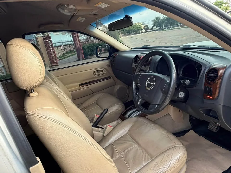 2007 Isuzu MU-7 3