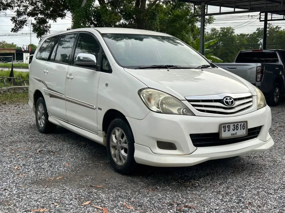 2011 Toyota Innova I 3