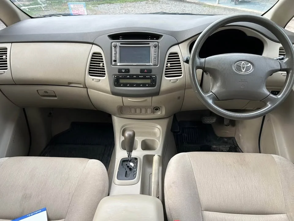 2011 Toyota Innova I 2