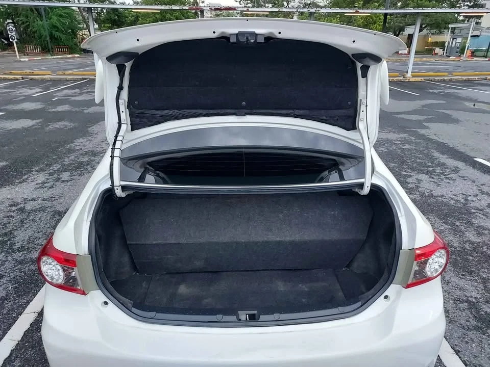 2010 Toyota Corolla Altis X (E140) 3