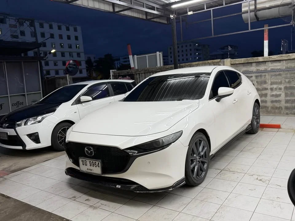 2020 Mazda 3 IV 3