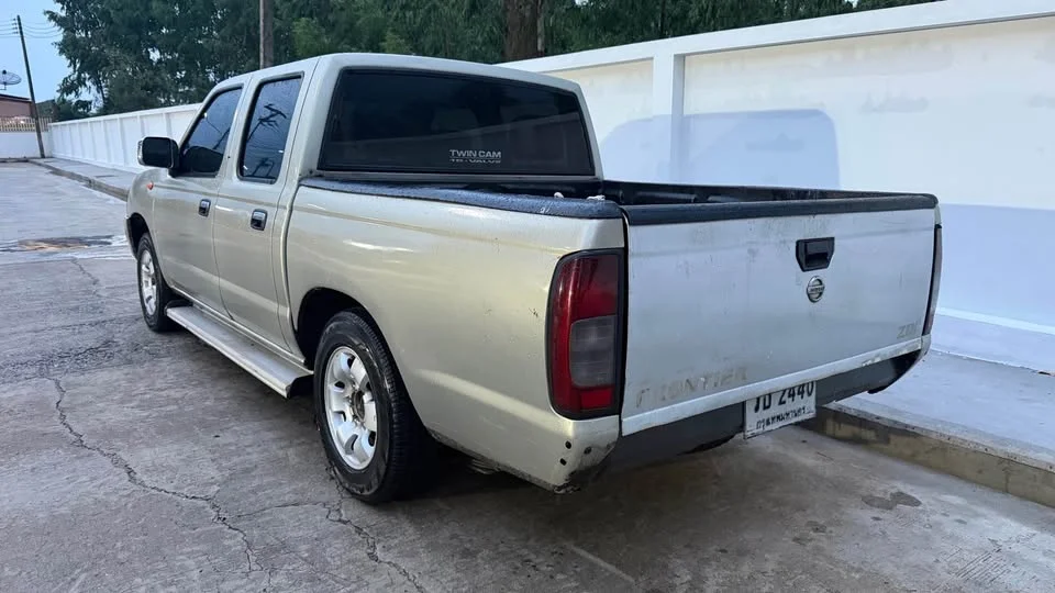 2003 Nissan Frontier I 2
