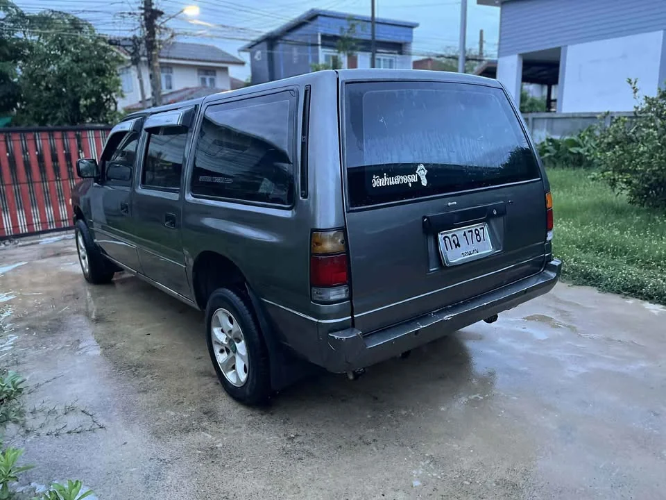 1996 Isuzu TFR III 3