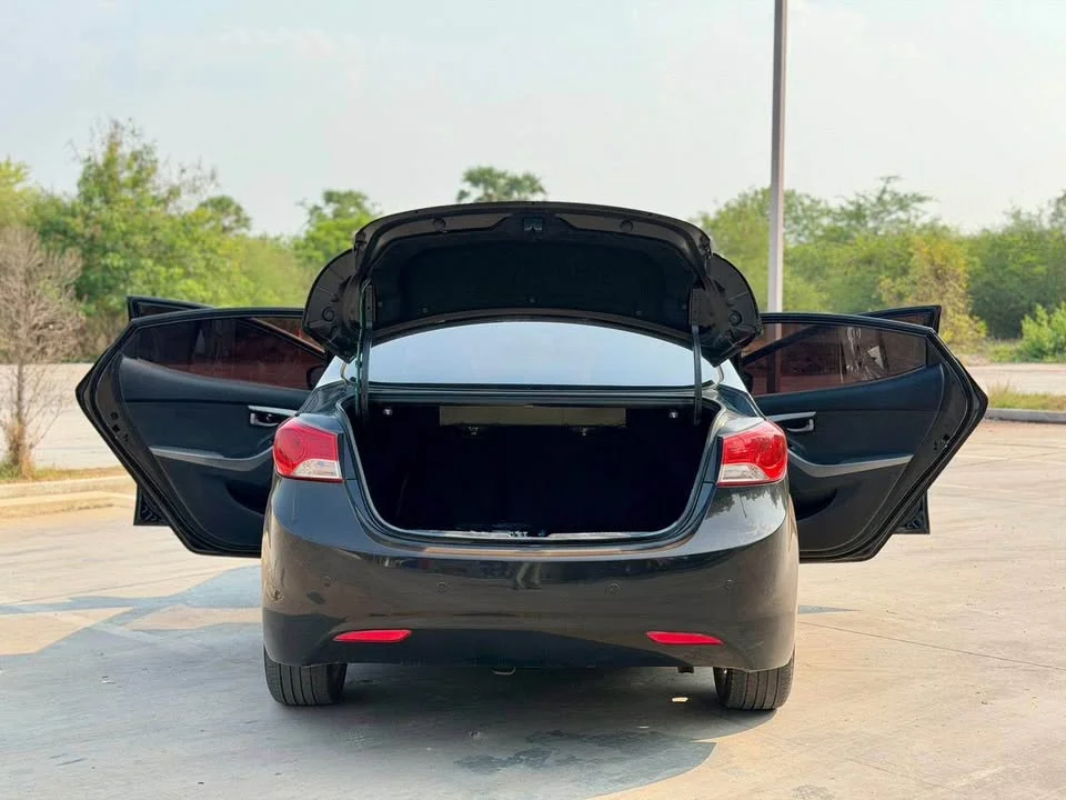 2011 Hyundai Elantra V 2