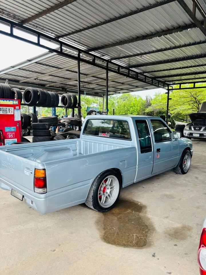 1996 Isuzu TFR III 3