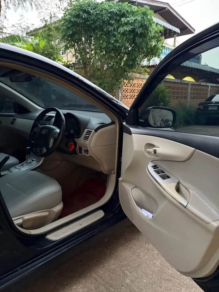 2012 Toyota Corolla Altis X (E140) 3