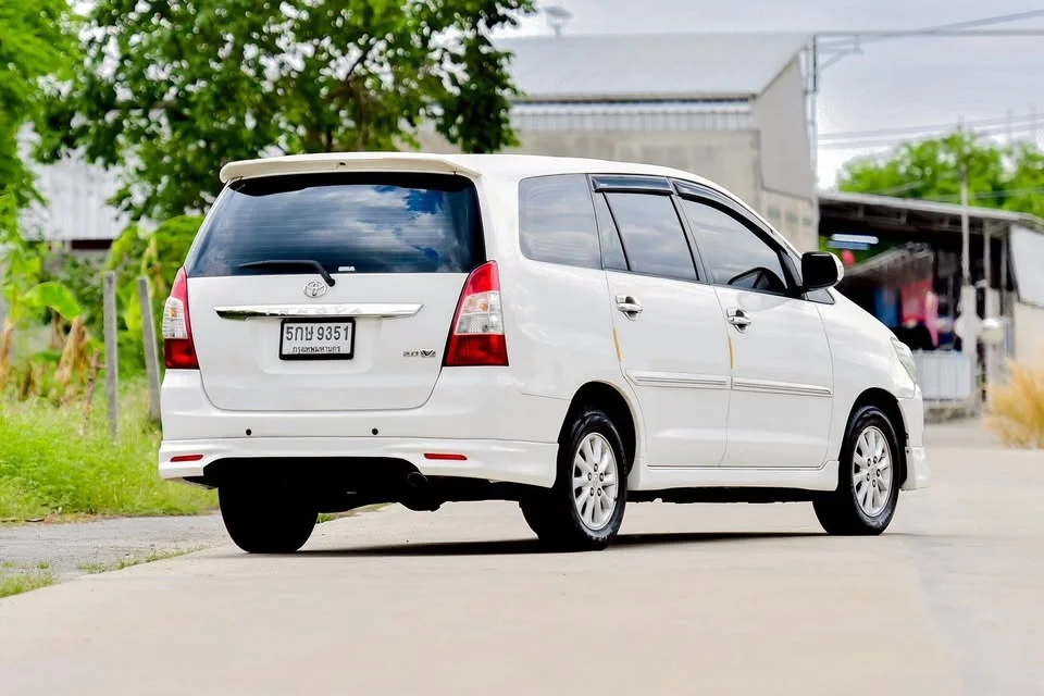 2012 Toyota Innova I 3