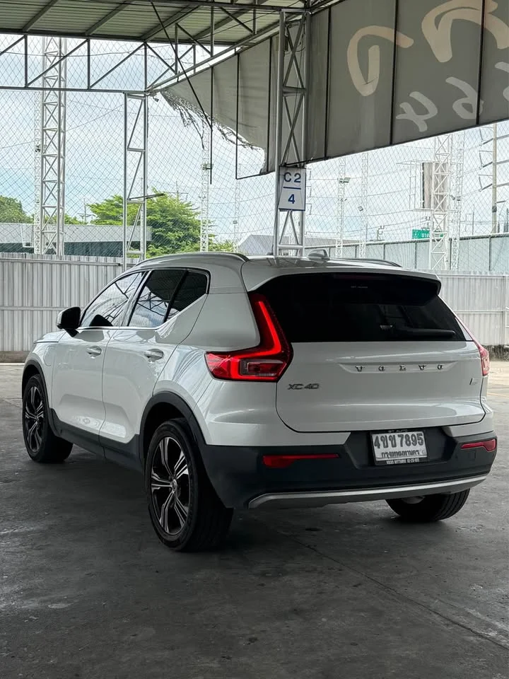 2022 Volvo XC40 3