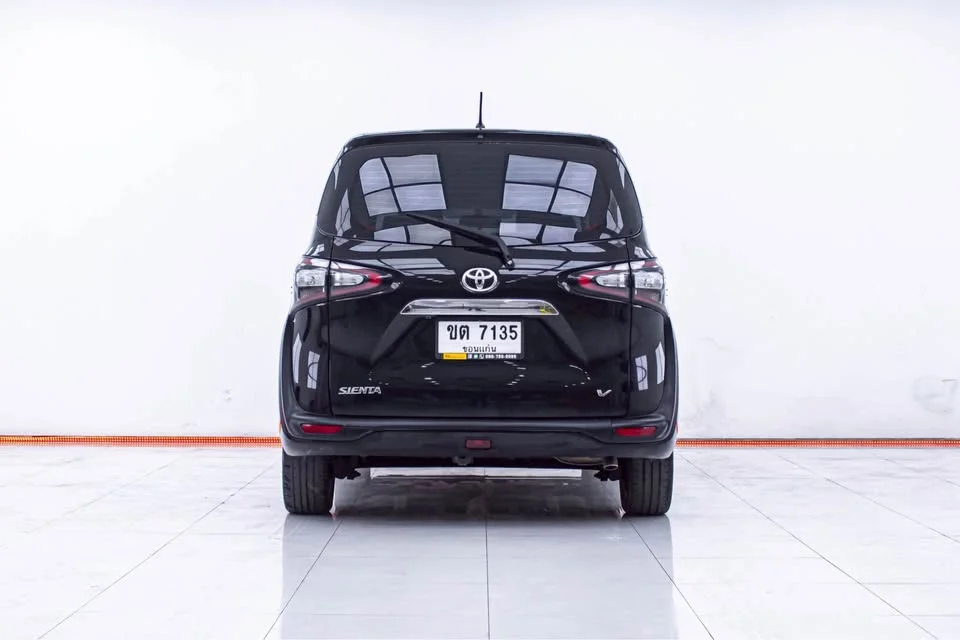 2017 Toyota Sienta II 2