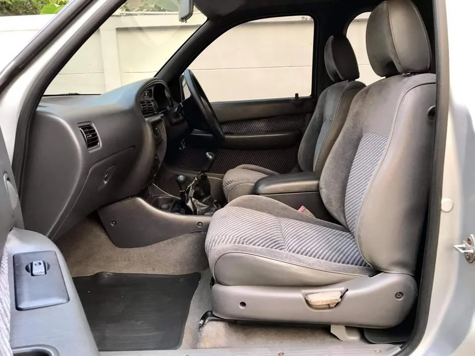 2001 Mazda 2500 Fighter V 2