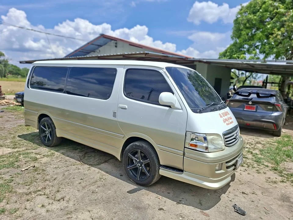 2001 Toyota Commuter IV (H100) 2