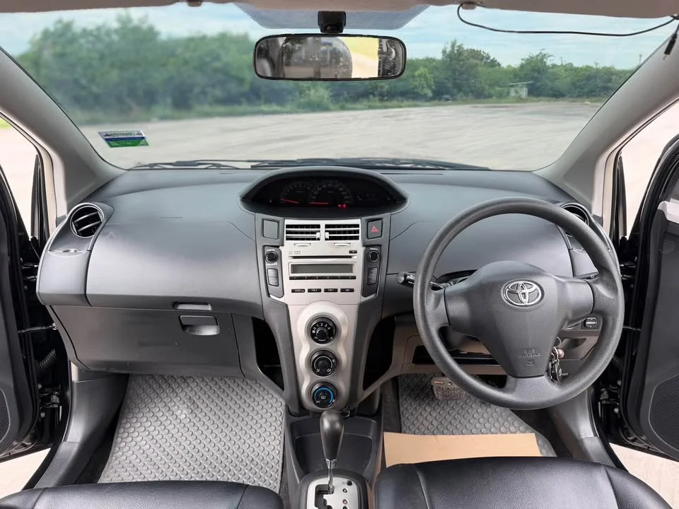 2013 Toyota Yaris II 3