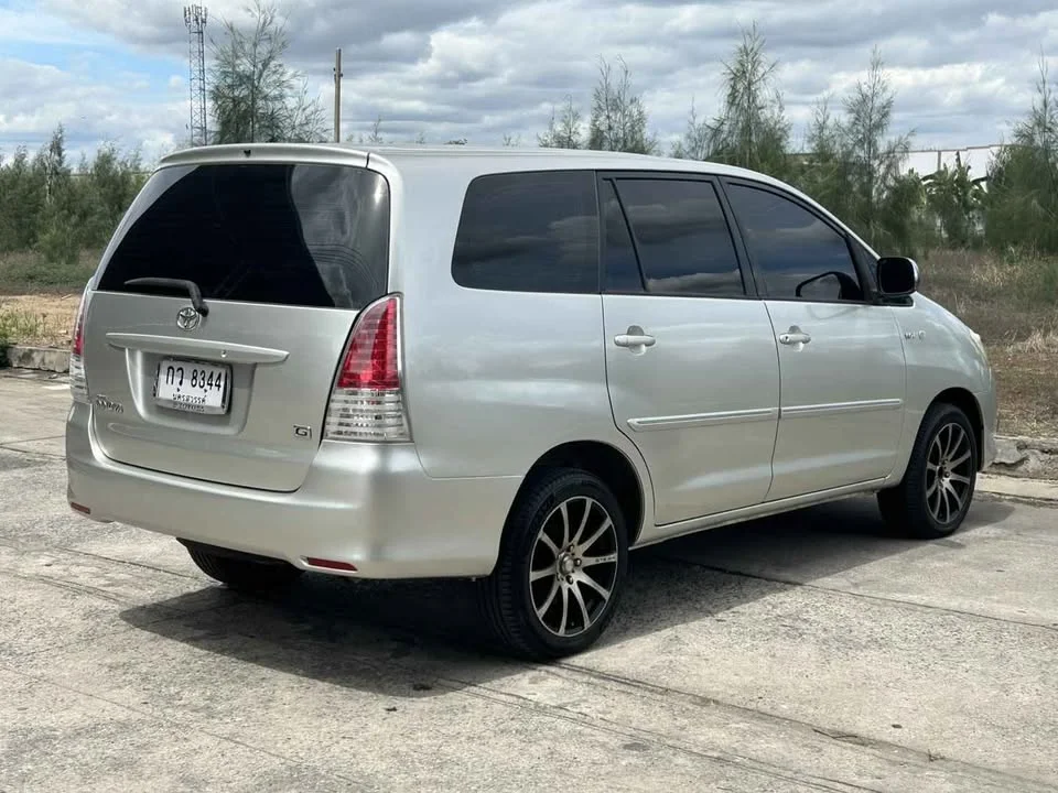 2010 Toyota Innova I 3