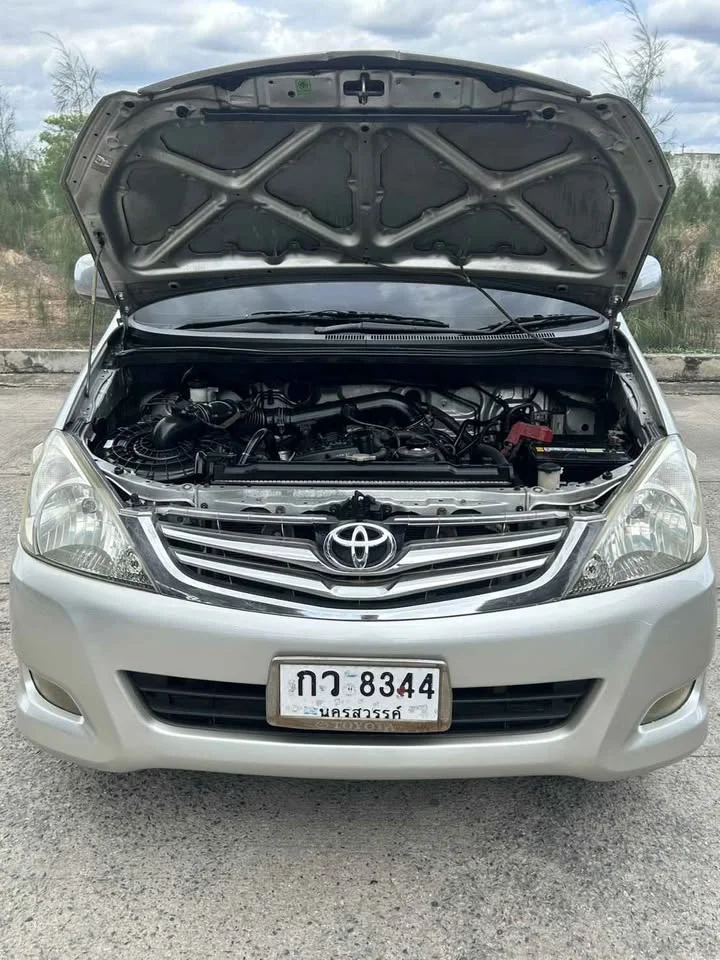 2010 Toyota Innova I 2