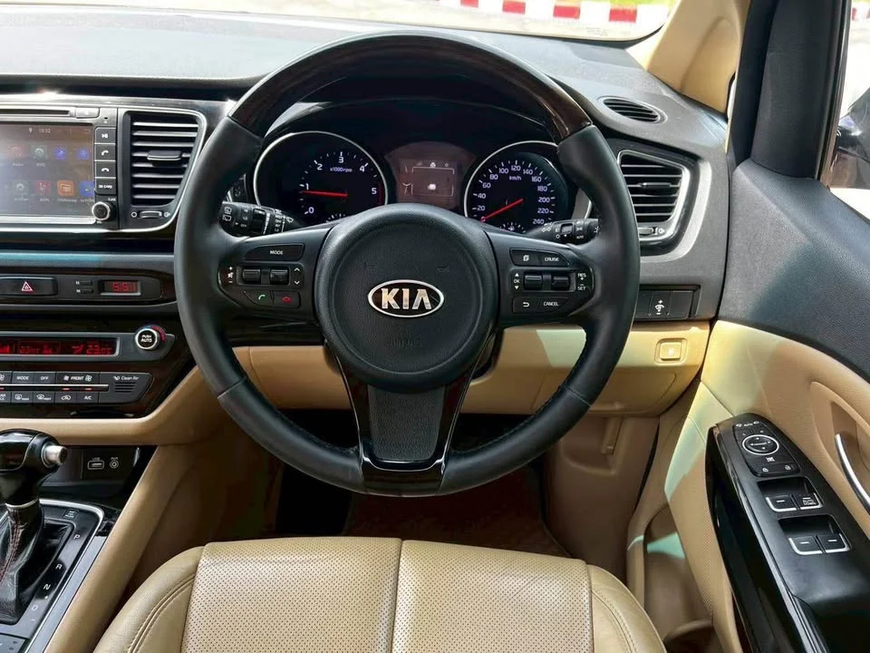 2015 Kia Carnival III 2
