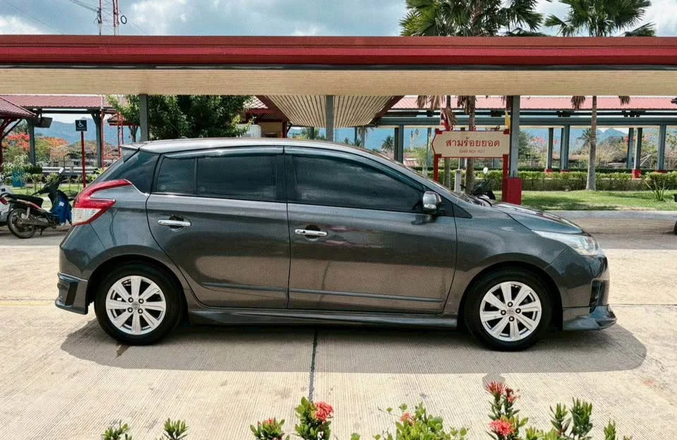 2015 Toyota Yaris III 2