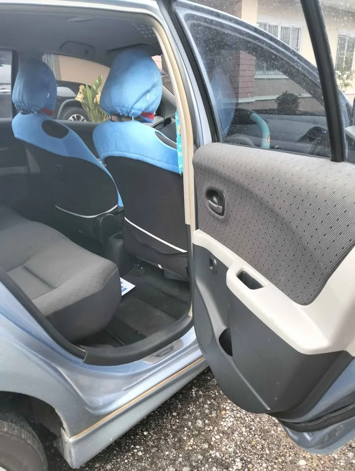 2010 Toyota Yaris II 2