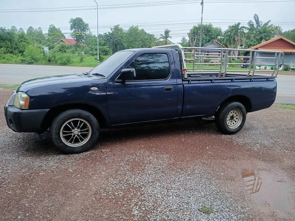 2003 Nissan Frontier I 3